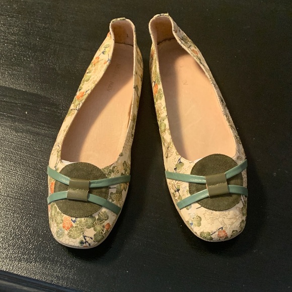 bernie mev. Shoes - Bernie Mev- Floral Ballet Flats with Green Accents